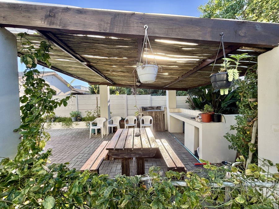 1 Bedroom Property for Sale in Sunridge Western Cape